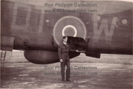 Ronald Bruce Philpott RAAF 433023 of 462 Squadron, beside Halifax DT-W of 192 Squadron, Foulsham 1945